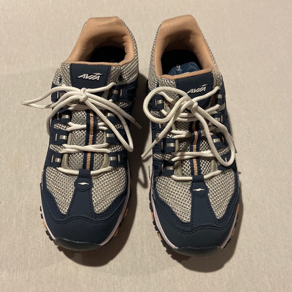 New without tags Avis tennies